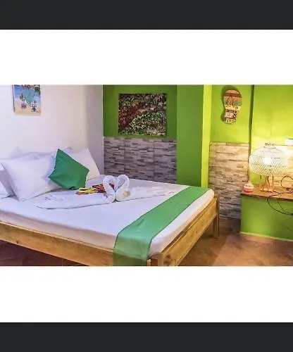 La Dolce - On The - Bed & Breakfast