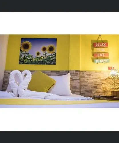 La Dolce - On The - Bed & Breakfast